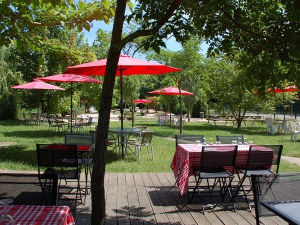terrasses ombrages mini gold rochetaillee bords saone lyon