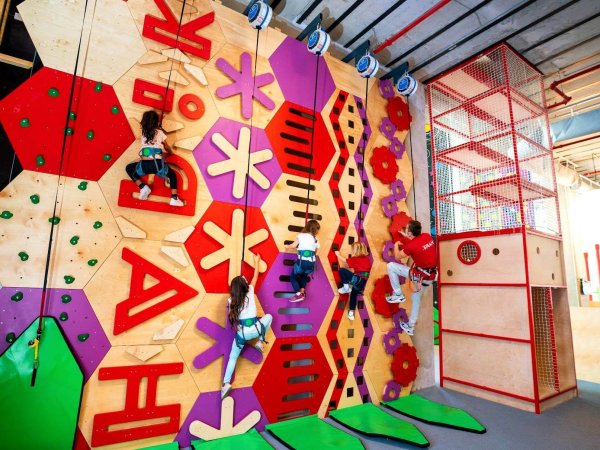 cours d escalade pour les enfants a la salle d escalade et accrobranche hapik a lyon