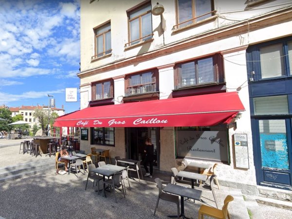 devanture terrasse cafe du gros caillou lyon