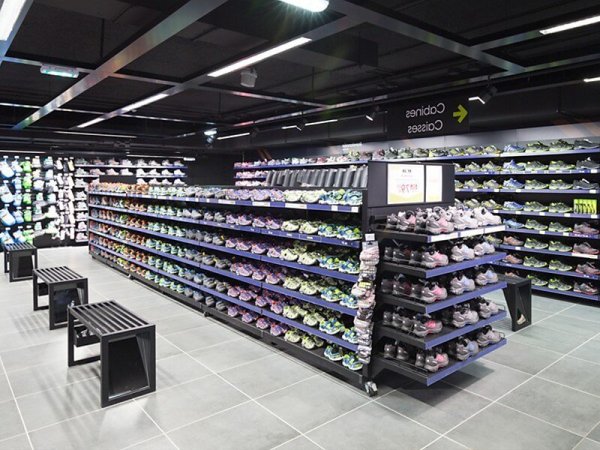 rayon chaussures de running dans le magasin go sport de givors