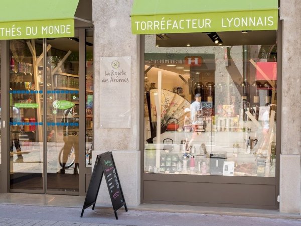devanture boutique route des aromes lyon 2