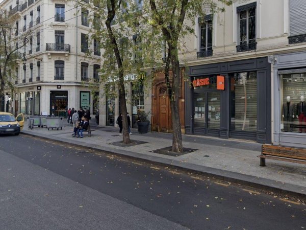 devanture salle de sport basic fit lyon 1 rue de la republique