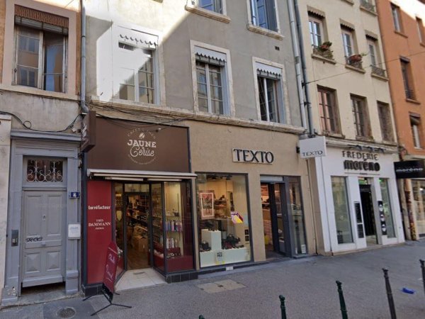 devanture boutique torrefacteur jaune cerise lyon 4