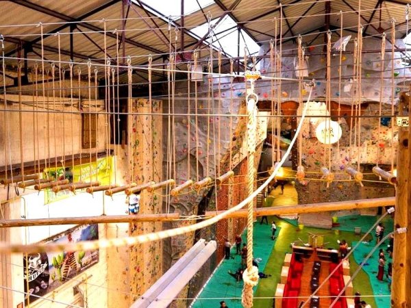 parcours en hauteur a la salle d escalade climb up a lyon