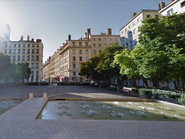 parvis fontaines place des celestins lyon