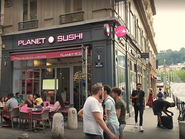 devanture terrasse planet sushi lyon merciere rue grenette