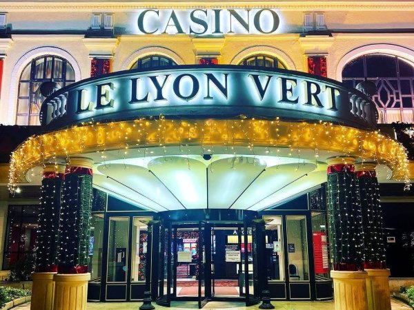 enseigne lumineuse du casino le lyon vert