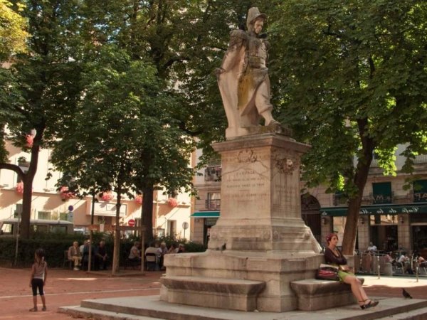 statue sergent blandan place sathonay lyon