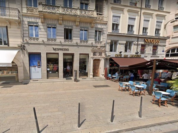 facade pierre boutique nespresso lyon 2 place des jacobins