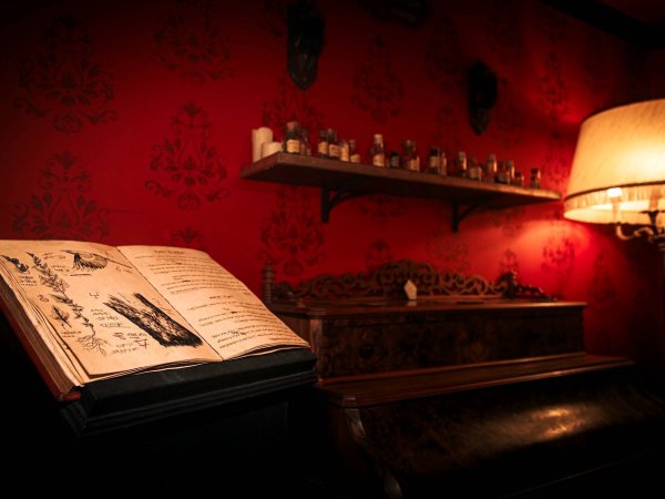 decoration interieure de la salle clap escape game a lyon
