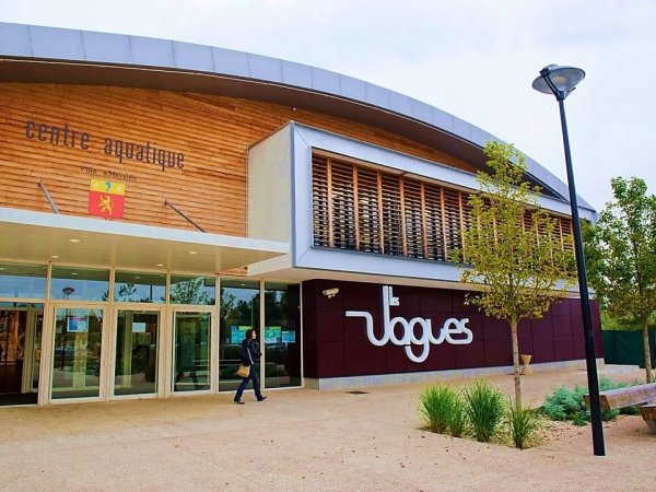 entree exterieure centre aquatique les vagues meyzieu 2