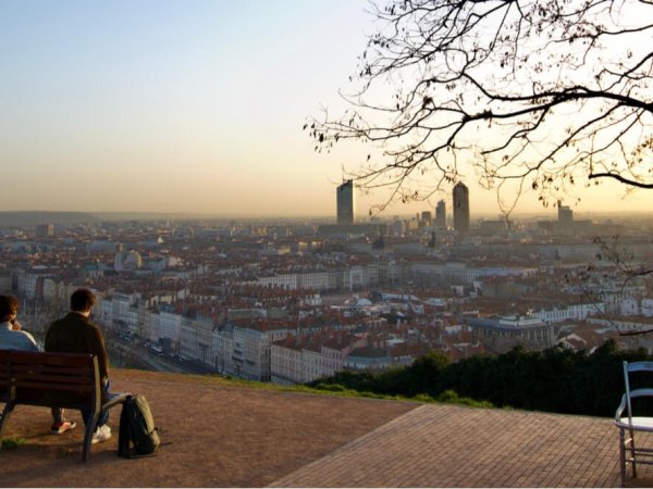 voir lever soleil sur lyon depuis jardin des curiosites