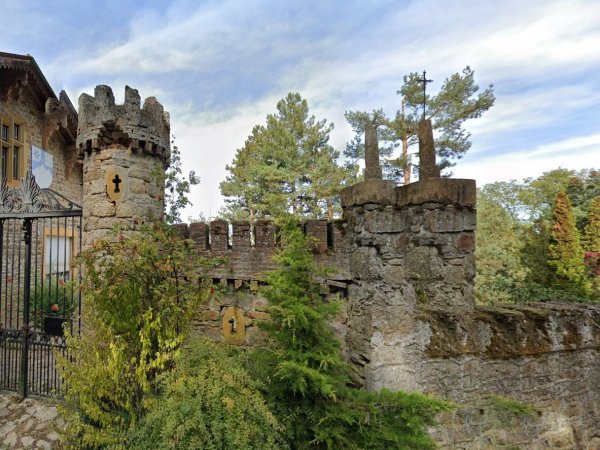 portail fer entre cote chateau saint bonnet le froid