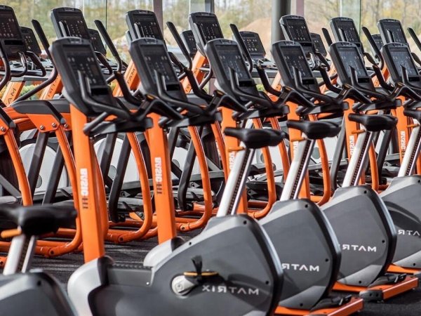 velos cardio training salle sport basic fit lyon part dieu