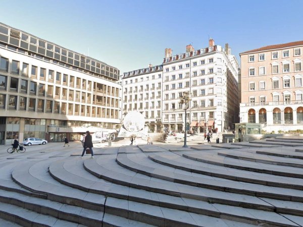 immeubles marches sculpture place louis pradel lyon