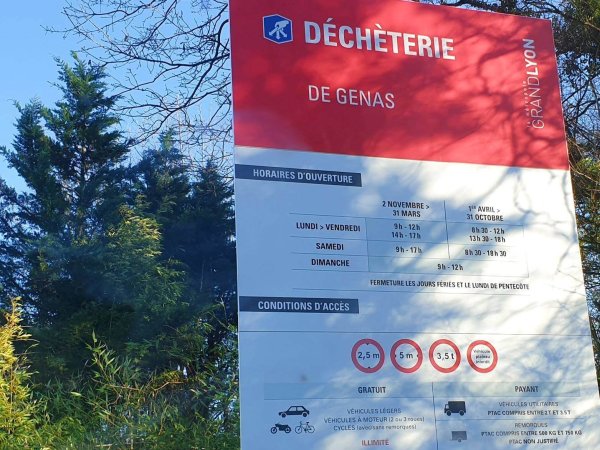 panneau d information de la la decheterie de genas a lyon