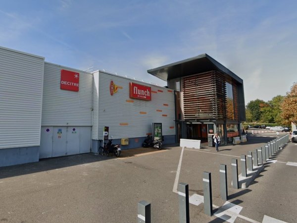 entree boutique decitre dans le centre commercial grand ouest a ecully