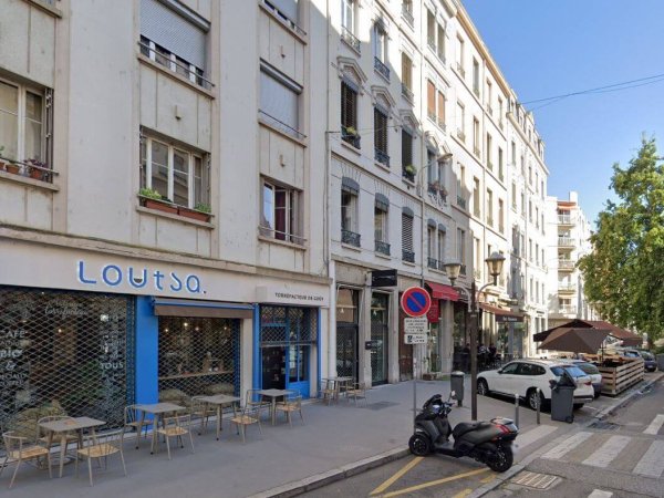 devanture terrasse loutsa lyon 7