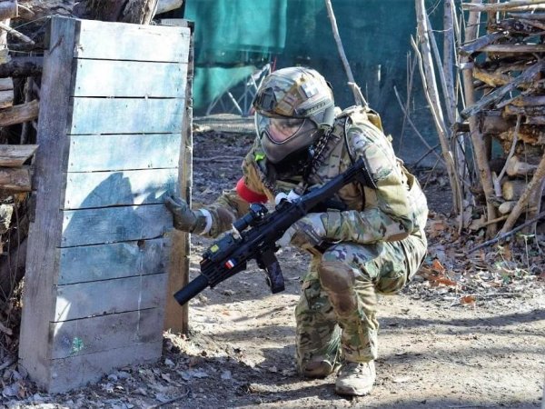 camouflage cache paintball de la colline