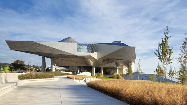 vue ensemble sur musee des confluences et le pont raymond barre