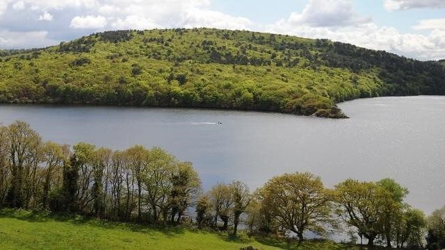 lac artificiel guerledan bretagne
