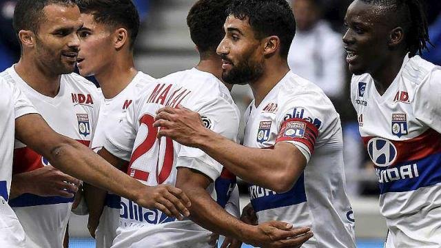 ligue-1-lyon-s-offre-metz-grace-un-double-de-nabil-fekir