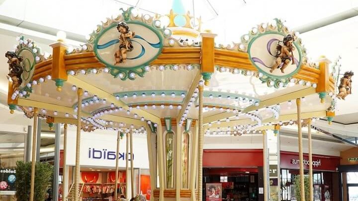 manege pour enfant zig zag du centre commercial auchan de caluire et cuire