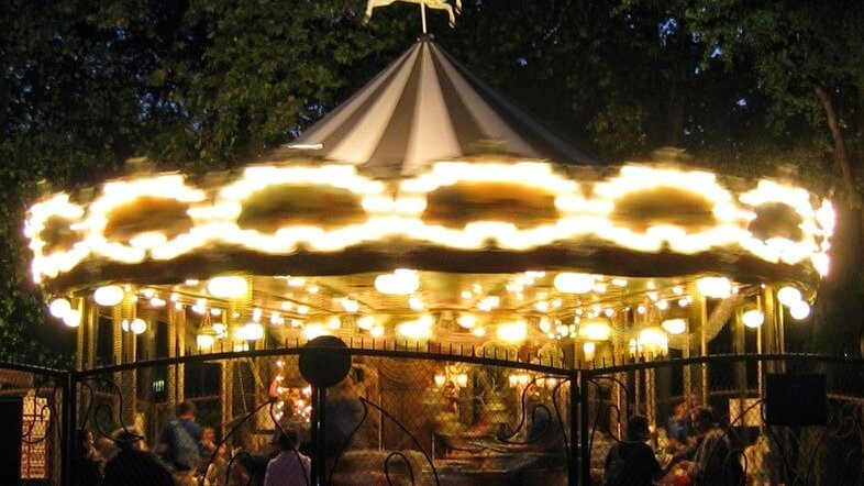 manege ancien illumine de nuit grand carroussel du parc de la tete or