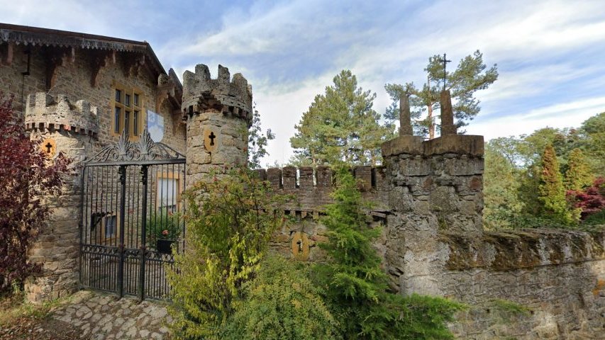 portail fer entre cote chateau saint bonnet le froid 2