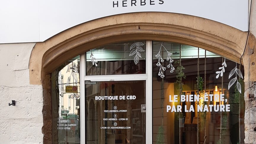 devanture vitrine boutique cbd 1001 herbes lyon 1
