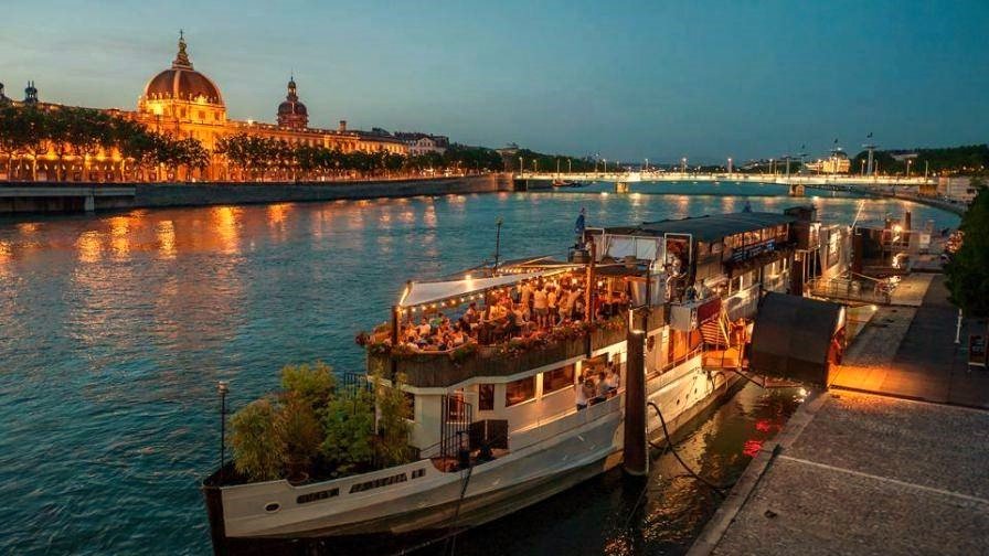 ayers rock boat peniche discotheque flottante lyon