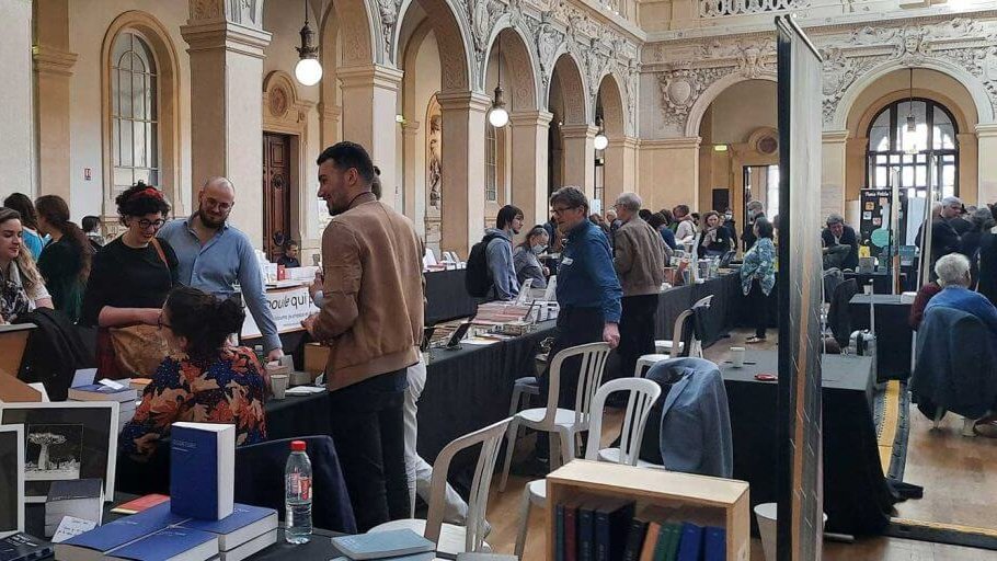 editeurs independants exposants au palais de la bourse lors du festival magnifique livre de lyon