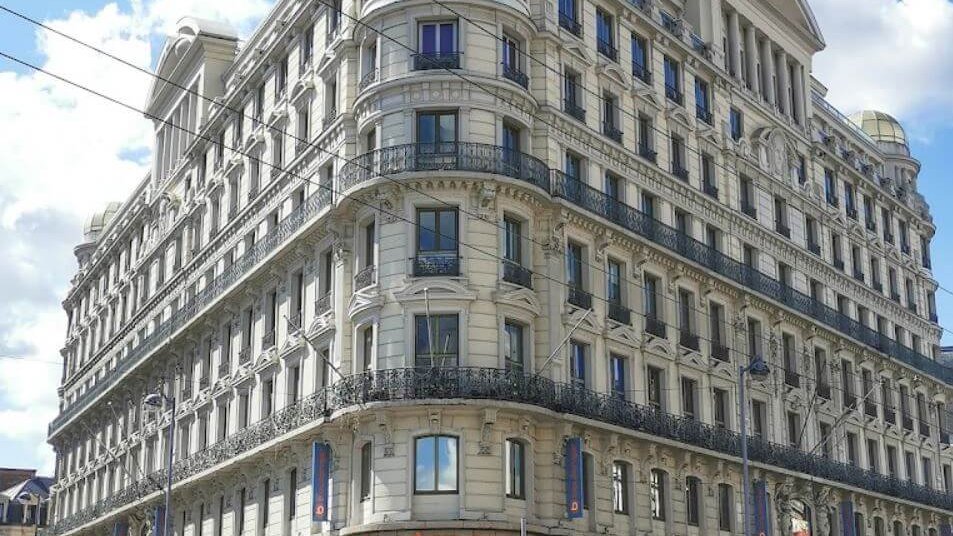 devanture entree magasin multimedia boulanger les cordeliers lyon