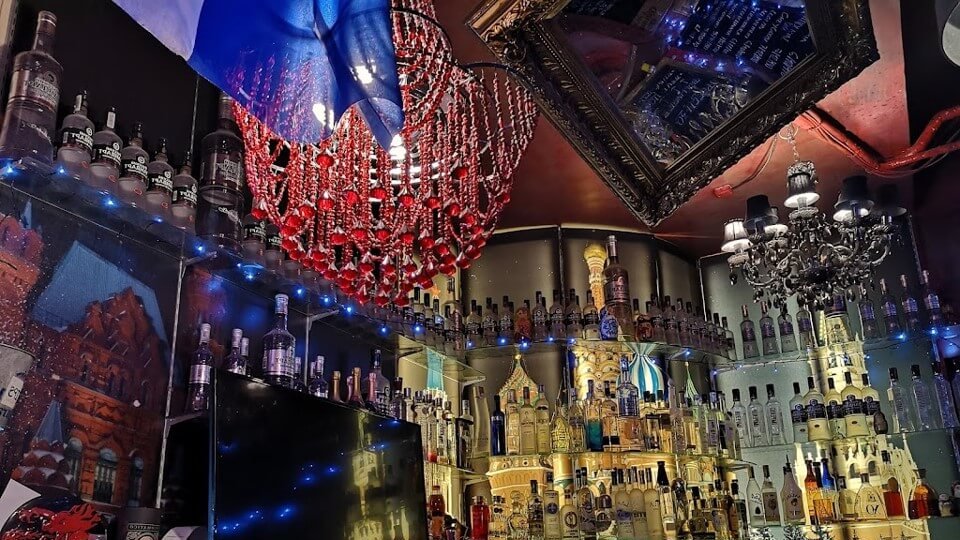 decoation bar ambiance les poupees russes lyon