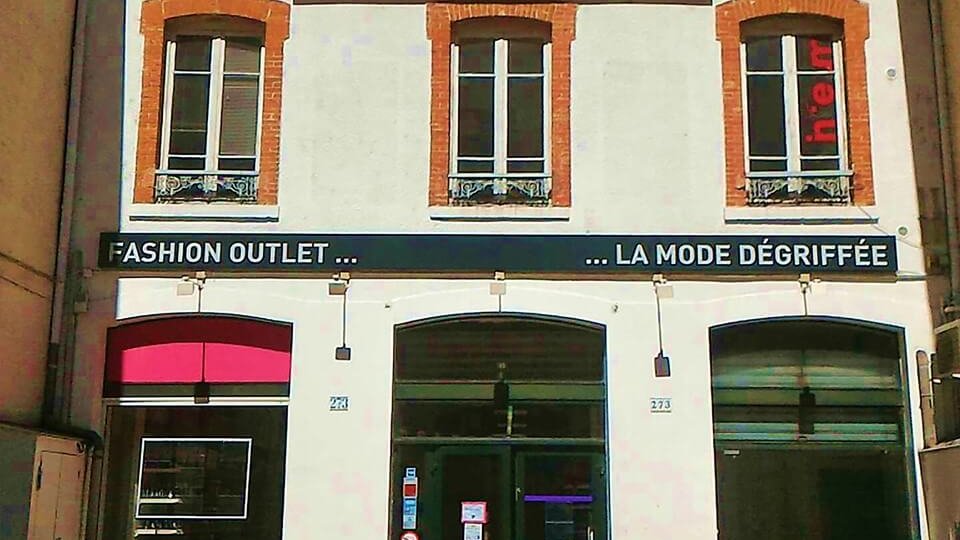 devanture et facade du magasin discount mistigriff sur le cours lafayette a lyon