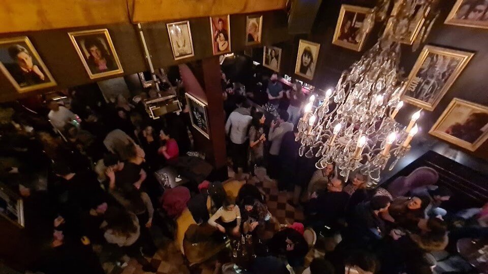 soiree bondee dans le bar karaoke le temps des copains a lyon