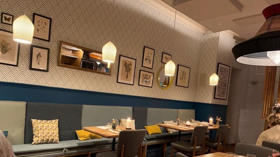 salle decoree resurant gastronomique apothicaires lyon