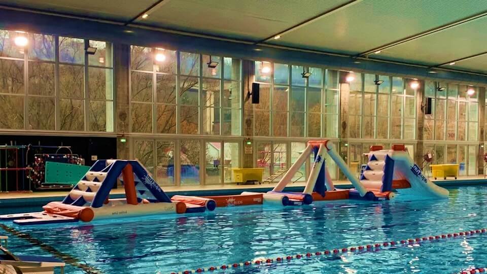 toboggan jeux enfants piscine municipale olympique vaise