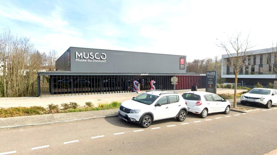 facade du batiment du musee du chocolat de lyon