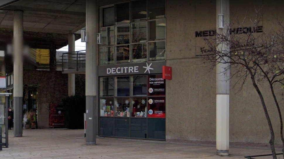 devanture librairie decitre saint priest