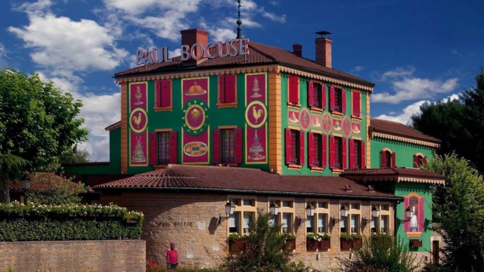 vue ensemble restaurant auberge etoile paul bocuse