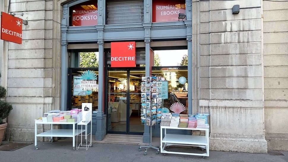 entree librairie decitre place bellecour lyon