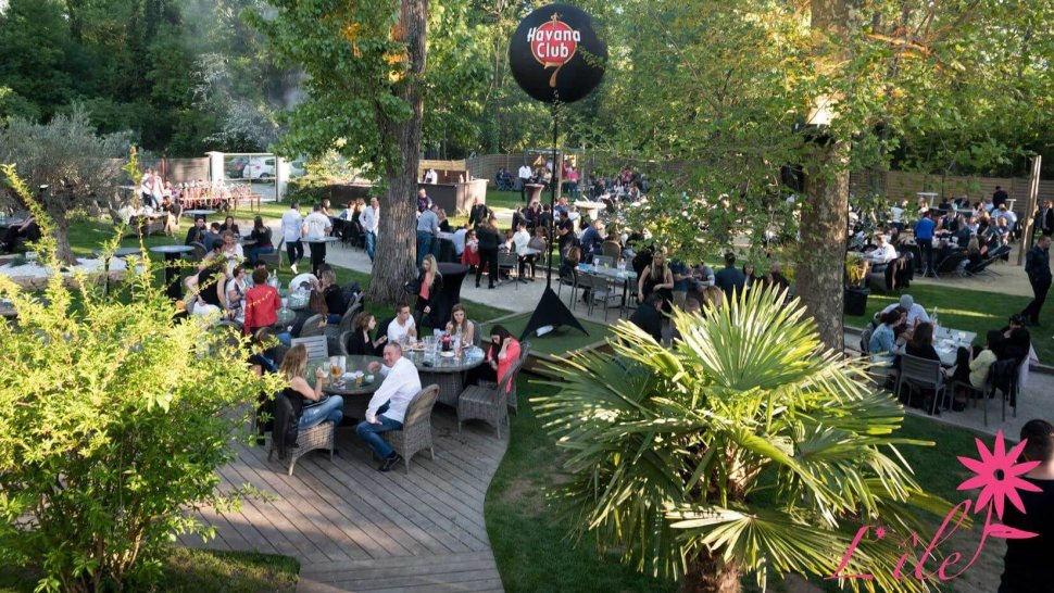 afterwork  dans le jardin exterieur durestaurant ile