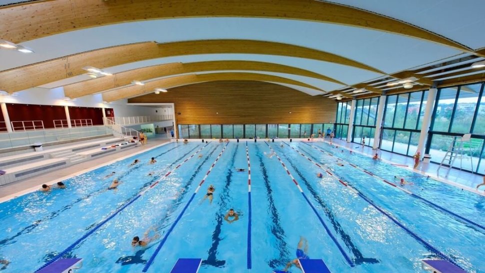 piscine interieur 8 couloirs nage centre aquatique les vagues meyzieu