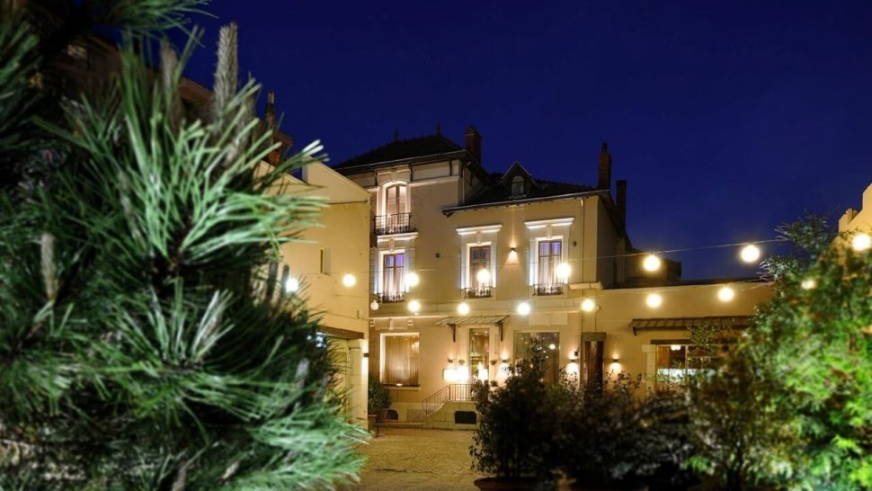 exterieur de nuit bar lounge restaurant victoria hall lyon