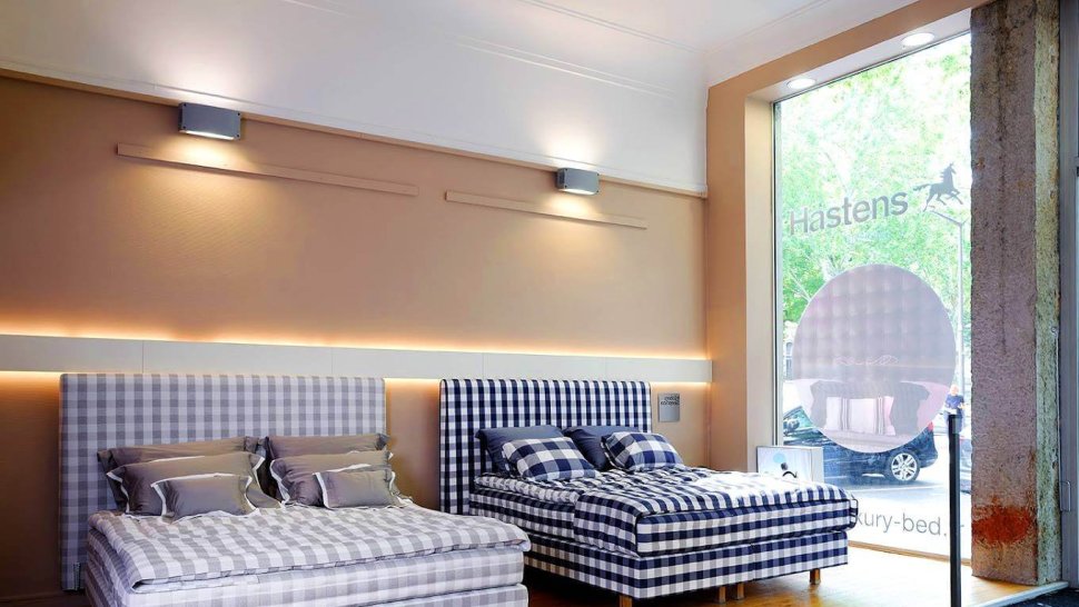 showroom de la boutique luxury bed a lyon presentant deux lits aux motifs vichy