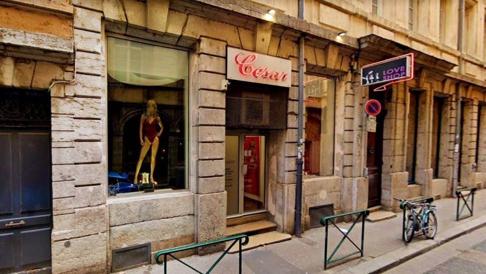 devanture du sexshop cesar love shop a lyon