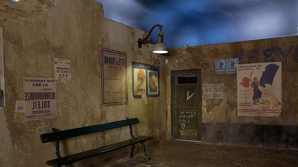 reconstitution une placette de la croix rousse durant la guerre au centre de laresistance et de la deportation de lyon