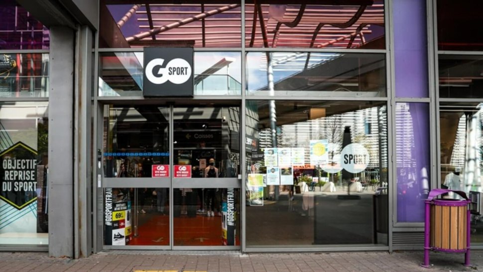 entree du magasin go sport centre commercial carre de soie a vaulx en velin