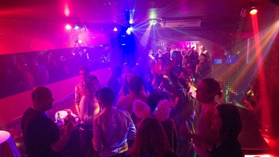 ambiance club karaoke fiesta loca lyon